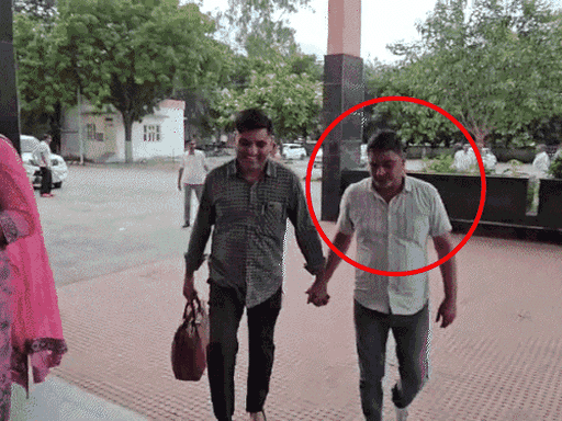 आरोपी क्लर्क को कमीशन के 50 हजार मिलने थे, इसलिए वह रिश्वत कांड में शामिल हुआ।