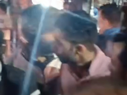 কাসাম্পতি মসজিদের কাছে দুটি সম্প্রদায়ের উত্তেজনা।