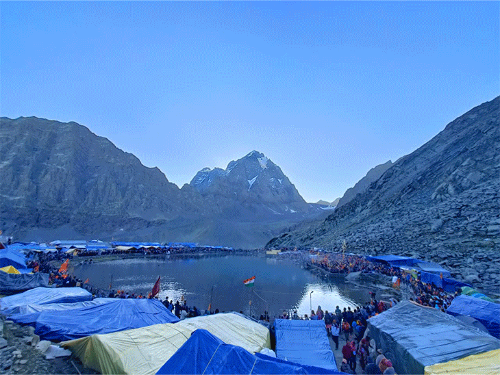 Devotees of Lord Bhole arrive at Manimahesh's Dal Lake (file shot)