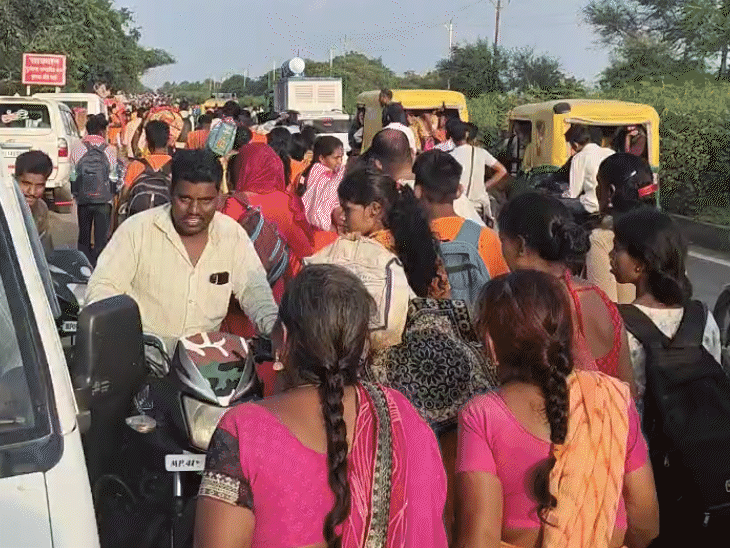 यात्रा में शामिल होने कई राज्यों से लोग आए थे। इनमें कई पहली या दूसरी बार ही आए थे। कांवड़िए और अन्य श्रद्धालुओं को कोई गाइड करने वाला नहीं था।