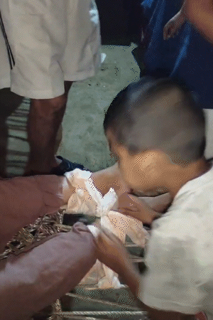 किलोवती नाम की महिला का पैर चुनरी से चारपाई पर लुटेरों ने बांध दिया। फिर वारदात को अंजाम दिया।