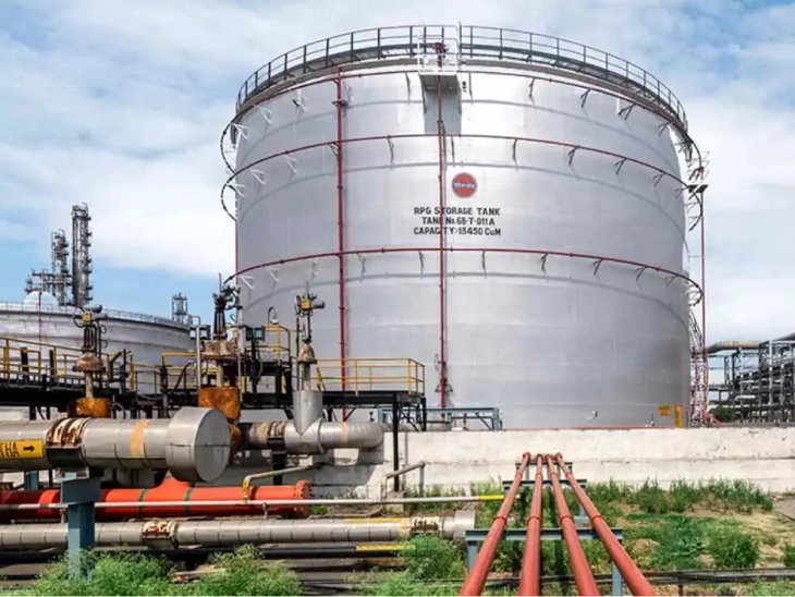 Refineries like Indian Oil Corporation, Bharat Petroleum Corporation and Hindustan Petroleum Corporation have decided not to buy oil from Russia in the next binge cycle from Russia. - Dainik Bhaskar