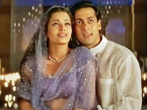 सेटवर सलमानला रागावला होता: 'हम दिल दे चुके सनम'च्या शूटिंगदरम्यान जोरात दार आदळले, वृद्ध लाईटमनला दुखापत झाली 'हम दिल दे चुके सनम' 1999 मध्ये रिलीज झाला होता. या चित्रपटात सलमान खान आणि ऐश्वर्या राय मुख्य भूमिकेत होते.