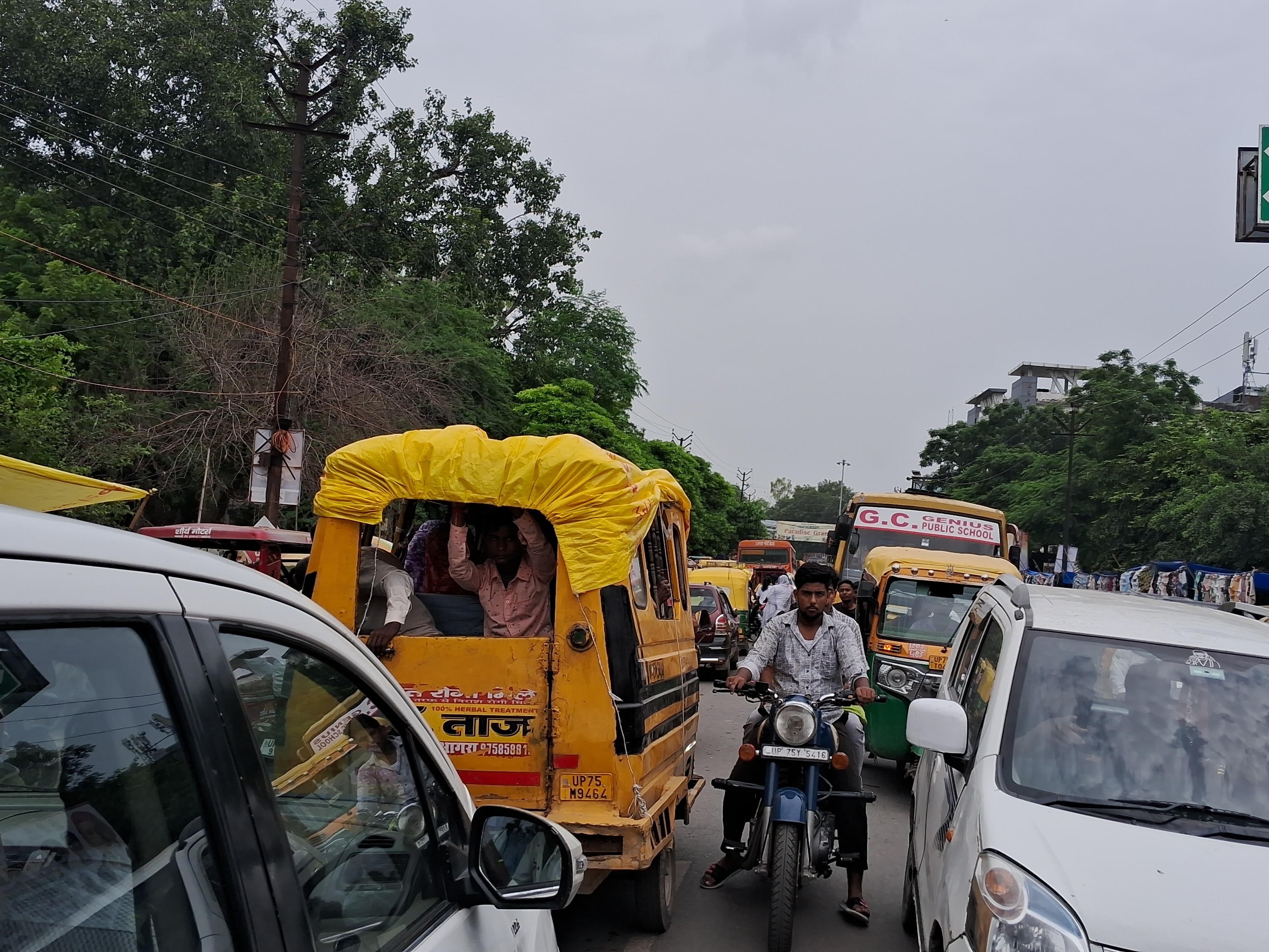 Massive traffic jam in Etawah before Raksha Bandhan