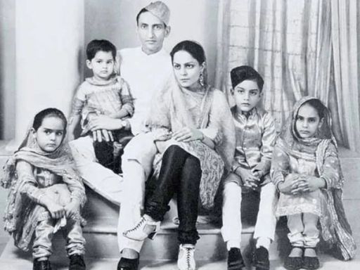 Saif's grandfather Iftikhar Ali Khan Pataudi and grandmother Sajida Sultan with father Mansoor Ali Khan Pataudi's childhood picture (second from right).