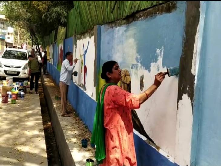 बीकानेर शहर में कई सड़कों पर पिछले साल भी नगर निगम ने वॉल पेंटिंग करवाई थी। (फाइल फोटो)