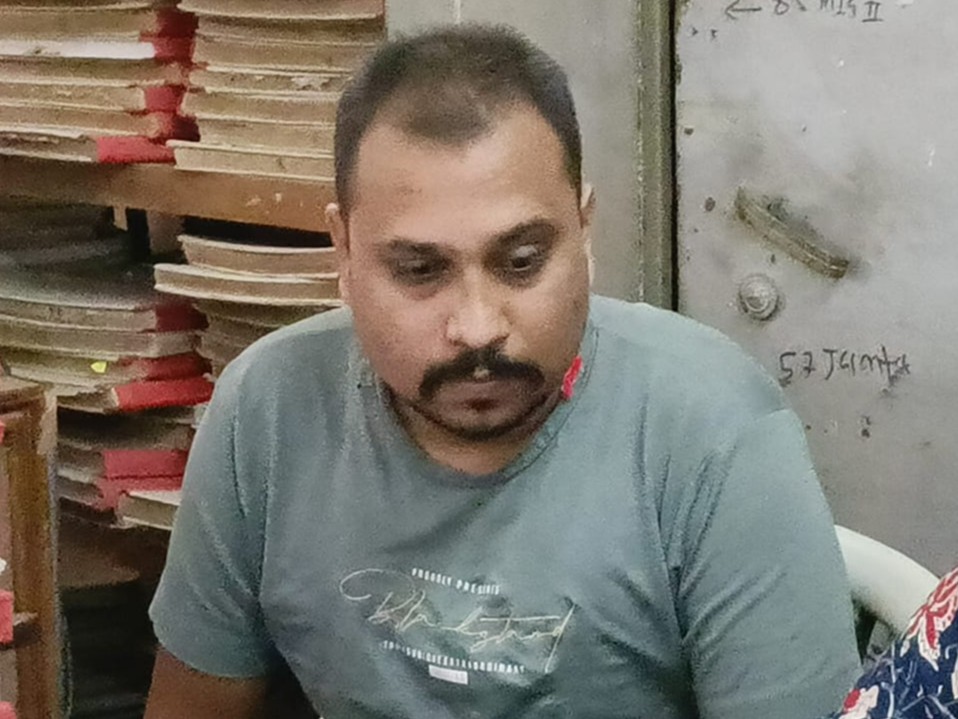 मध्यप्रदेश हाउसिंग बोर्ड कार्यालय में पदस्थ अमन कोष्ठा 10 हजार रुपए की रिश्वत लेते पकड़ाया। - Dainik Bhaskar