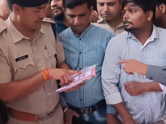 The police, who reached the spot, took over the situation and advised to make a formal complaint.