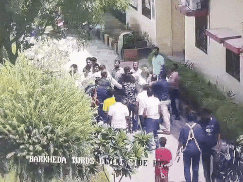 जयपुर के बरखेड़ा चंदलाई टोल प्लाजा का मुख्य गेट, जहां बुधवार सुबह मारपीट की वारदात हुई।