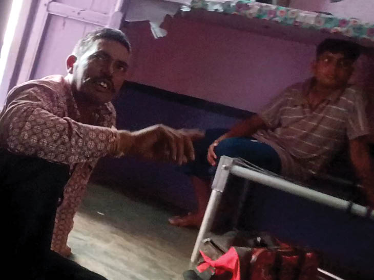 तस्कर ने बताया कि मूंछ का एक बाल भी हजारों में बिकता है।