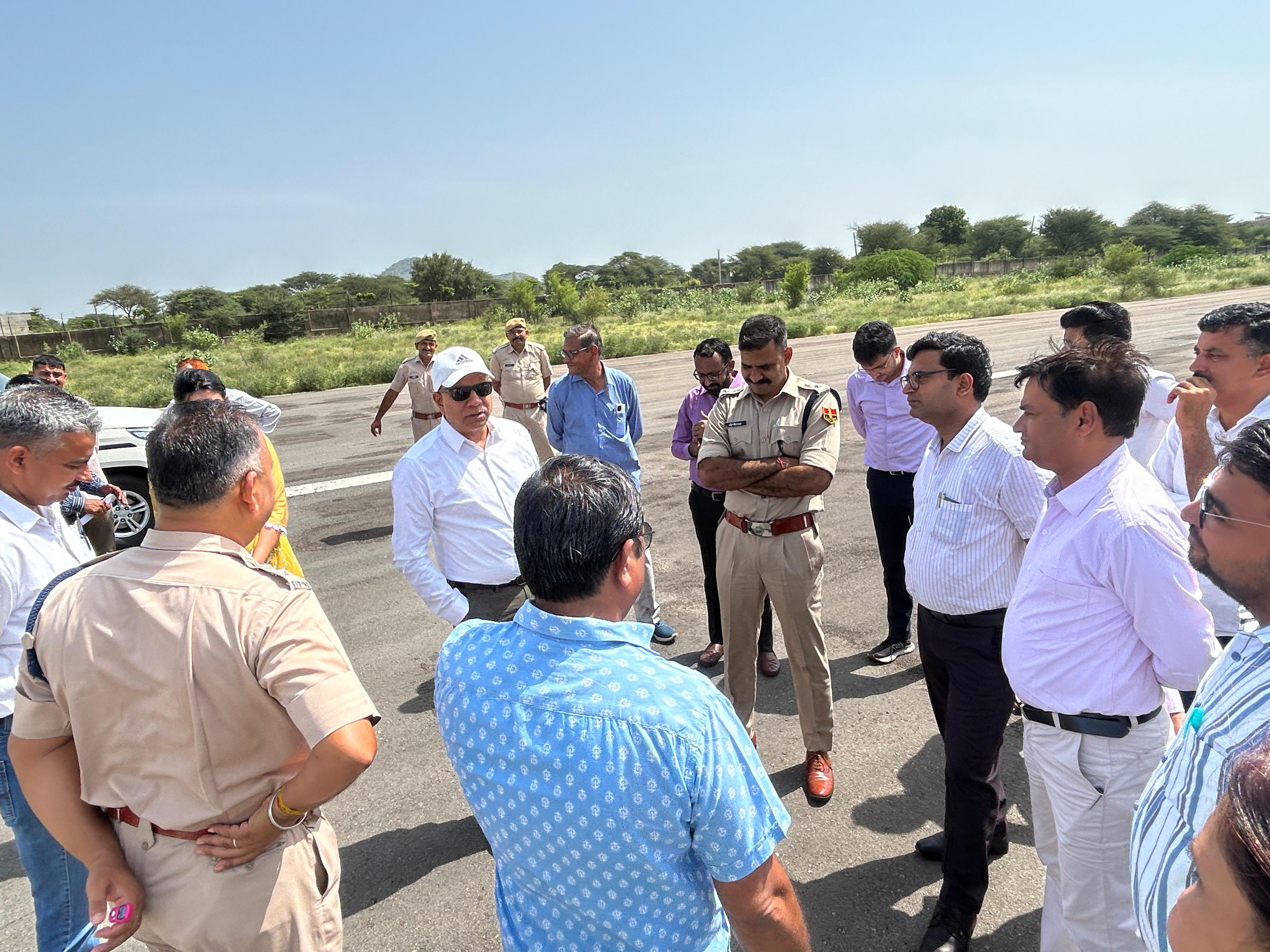 30 हजार किसानों को मिलेगा फसल बीमा क्लेम, जिला प्रशासन लगा तैयारियों में, हवाई पट्टी पर होगा प्रोग्राम