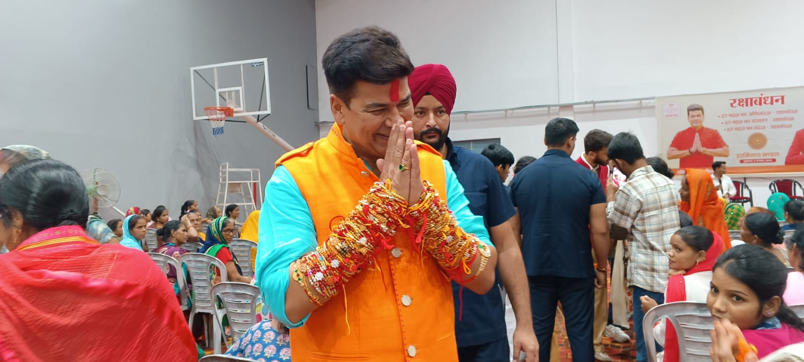 बरेली मेयर को 20 हजार बहनों ने बांधी राखी, आशीर्वाद देकर बोलीं- सांसद-मंत्री बन तरक्‍की करें ‘उमेश भैया’