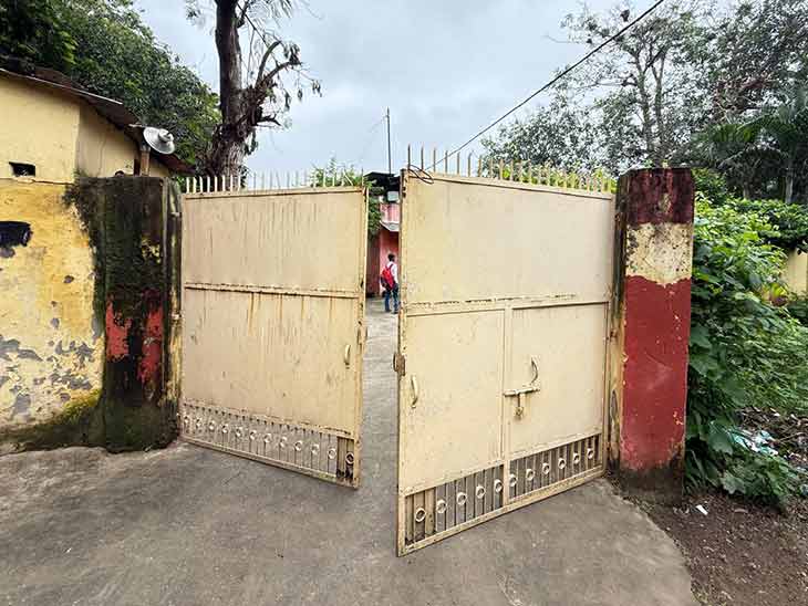 जहानाबाद में DSP के आवास पर SVU की रेड चल रही है।