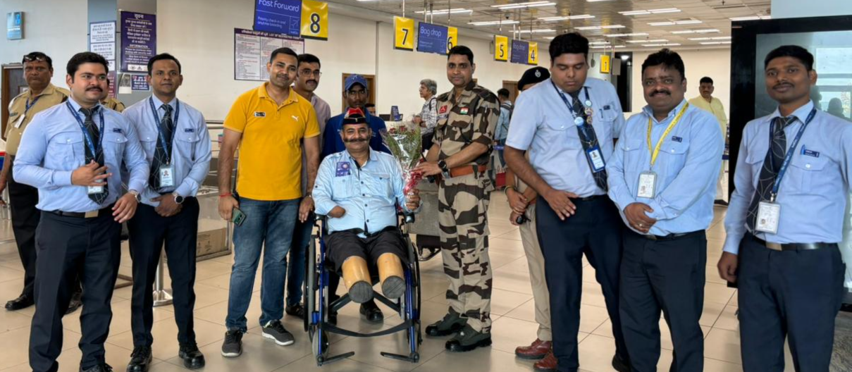 उत्तर प्रदेश के कानपुर एयरपोर्ट पर दीपचंद का स्टाफ और क्रू मेंबर ने स्वागत किया था।