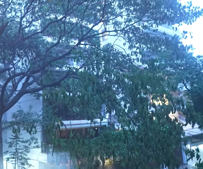 सारा आणि इब्राहिमचे घर.