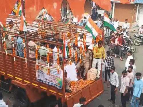 अकोदिया में शहीद मोहित सेन की अंतिम यात्रा निकाली गई।