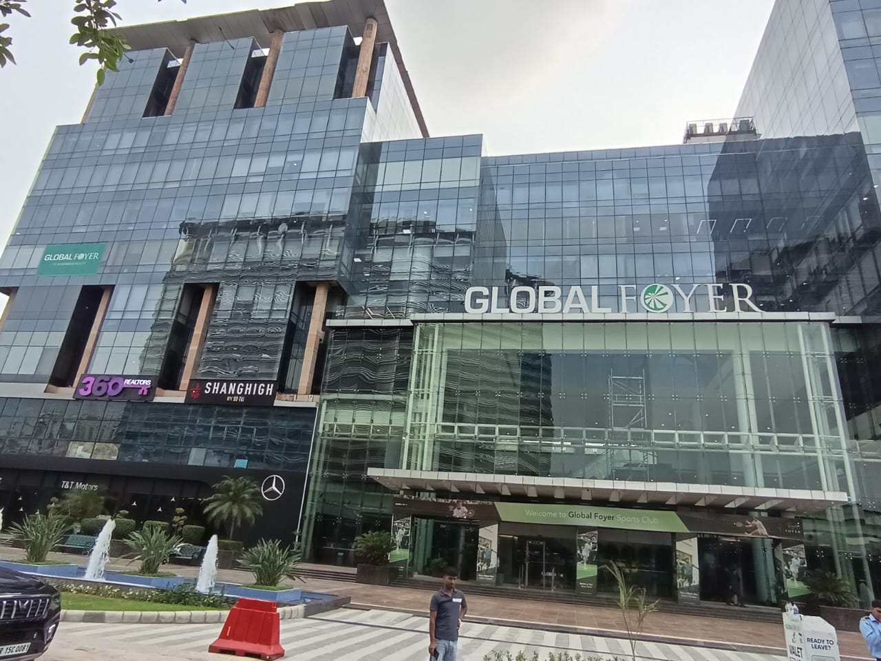 गुरुग्राम के इसी ग्लोबल फोयर मॉल में कोरियन महिला का रेस्टोरेंट है।