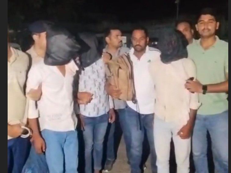 शनिवार को रक्षाबंधन के दिन पुलिस ने चारों आरोपियों को कोर्ट में पेश किया।