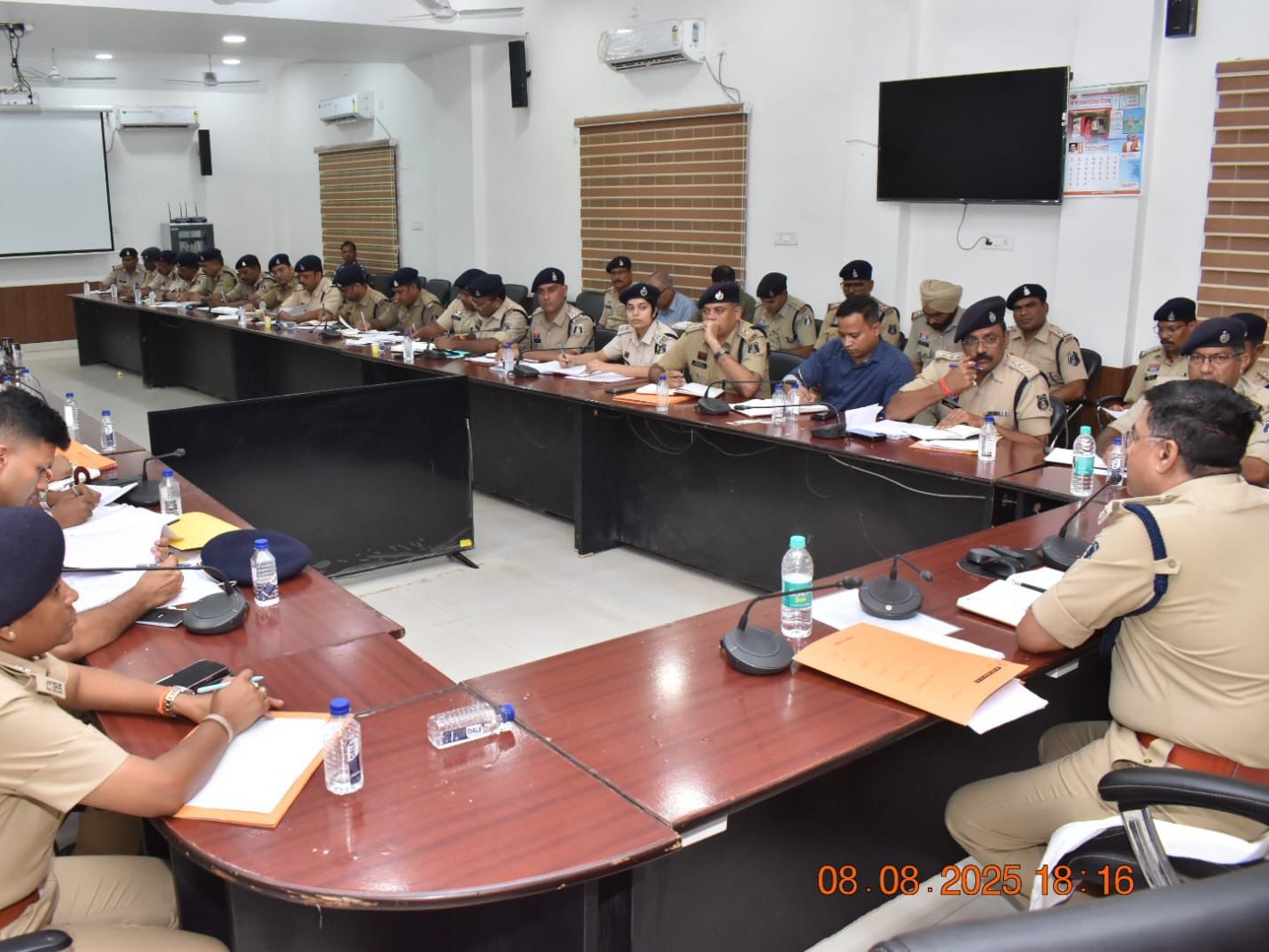आगामी त्योहारों को मुद्दे नजर रखते हुए SSP ने बैठक ली और अहम दिशा निर्देश दिए