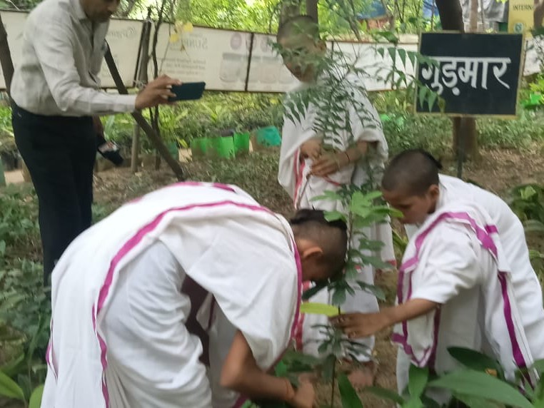 इस अनोखे आयोजन का उद्देश्य समाज में गौ-संवर्धन, पर्यावरण संरक्षण और भाईचारे का संदेश फैलाना था।