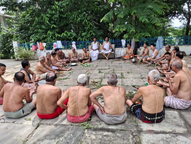 आचार्यों ने बच्चों को घर-परिवार में ही उचित संस्कार देने पर जोर दिया।