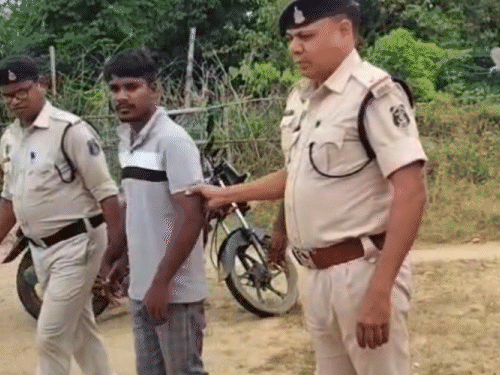 पुलिस ने आरोपी को गिरफ्तार कर कोर्ट में पेश किया। कोर्ट ने आरोपी को न्यायिक हिरासत में जेल भेज दिया है।