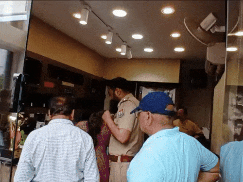 जीरकपुर में ज्वेलरी शॉप के मालिक को बंधक बनाकर लूट।