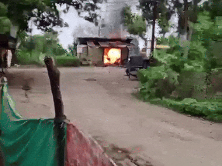 इसी कमरे में कियोस्क सेंटर संचालित हो रहा है।