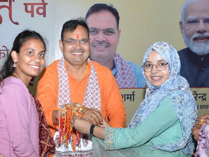 मुख्यमंत्री भजनलाल शर्मा ने सीएमआर में रक्षाबंधन मनाया। इस दौरान स्कूली छात्राओं, नर्सेज, डॉक्टर, वकील, पुलिसकर्मी, कलाकार, प्रोफेशनल्स, सामाजिक संस्था,एनजीओ,पार्टी कार्यकर्ताओं से राखी बंधवाई।