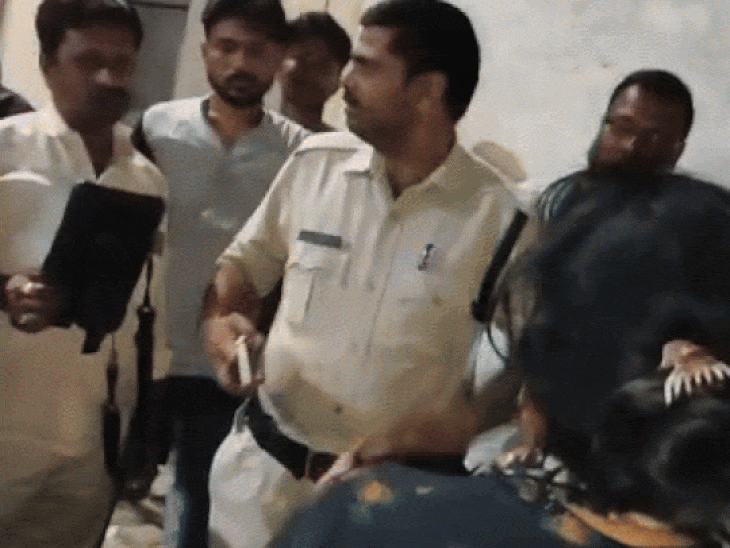 पति को पकड़ने के बाद जब पुलिस पहुंची थी तो फिर वंदना ने पूरा घटनाक्रम बताया और कहा कि उसकी जान को खतरा है।