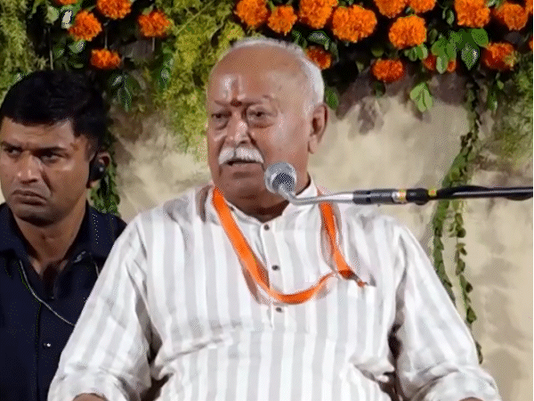 रविवार को संघ प्रमुख डॉ. मोहन भागवत इंदौर के दौरे पर थे। - Dainik Bhaskar