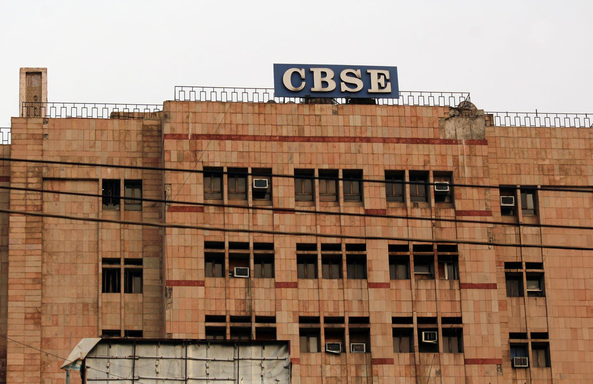 CBSE की गवर्निंग बॉडी ने जून 2025 में हुई बैठक में ओपन-बुक एसेसमेंट का प्रस्ताव रखा था।