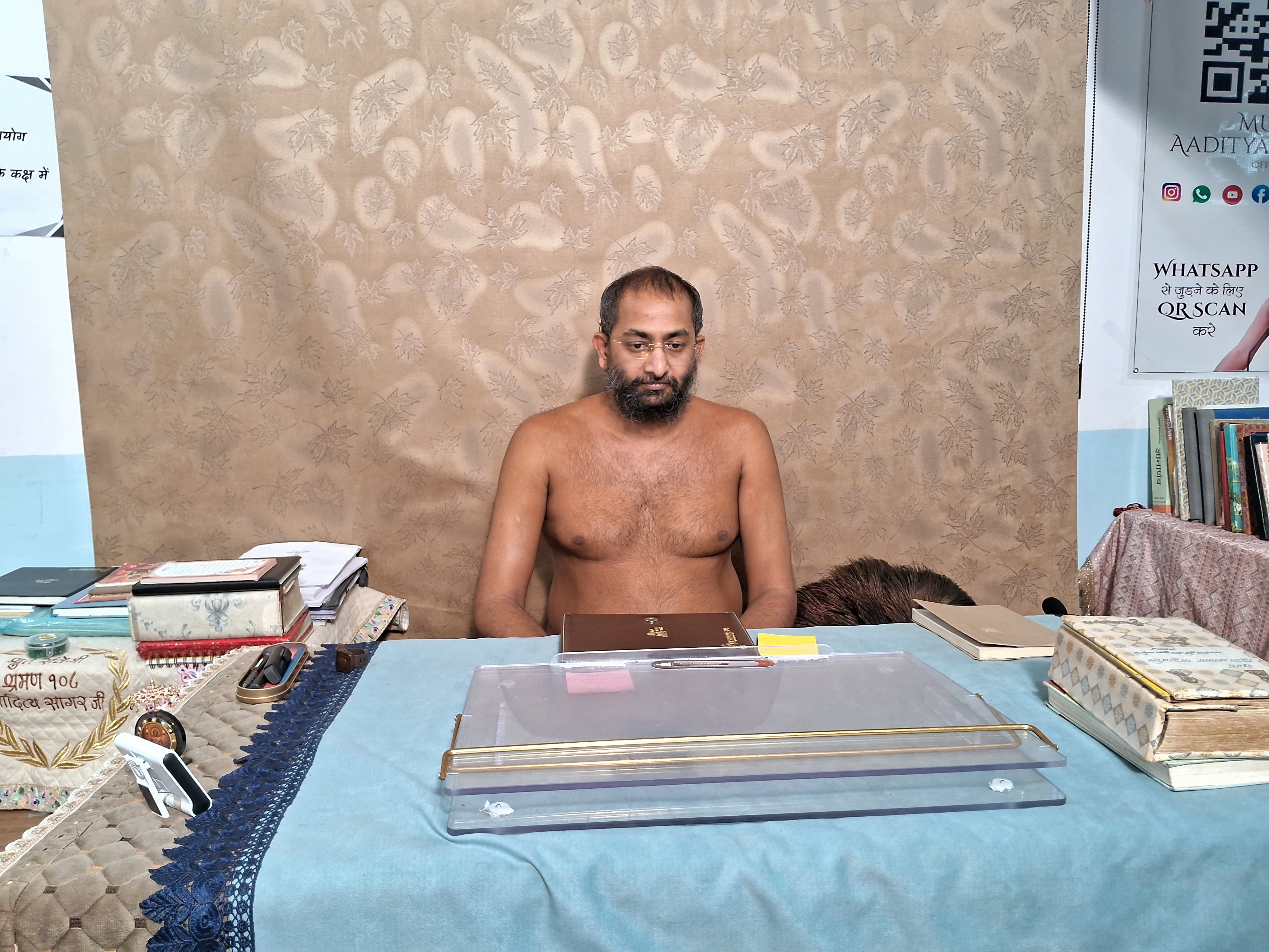 1008 आदित्यसागर मुनिराज ने कहा- चातुर्मास के समय श्रावकों को जो बुद्धों की सेवा करते हैं, उन्हें भगवान की भक्ति करने का विशेष अवसर मिलता है।