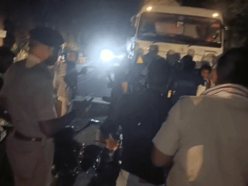 हादसे के बाद सड़क पर जाम भी लग गया था, जिसे पुलिस ने खुलवाया।
