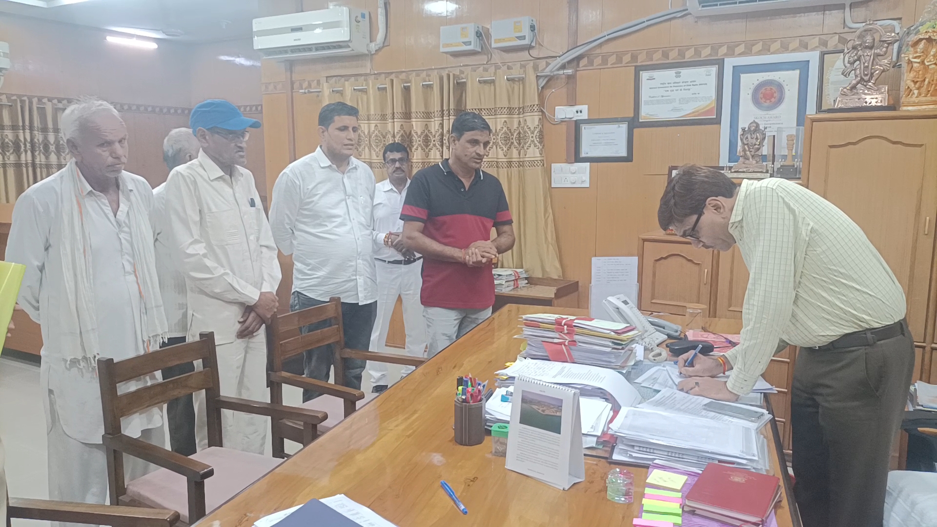 काजड़ा पंचायत घोटाले पर कार्रवाई की मांग को लेकर प्रदर्शन