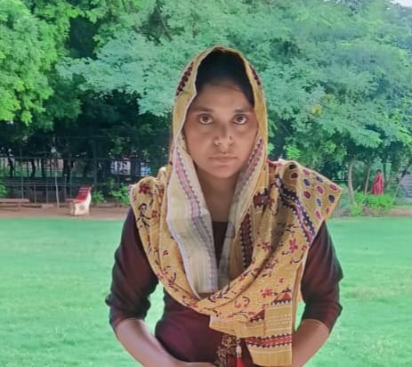 मृतक रवि की पत्नी। 3 महीने पहले ही दोनों की शादी हुई थी।