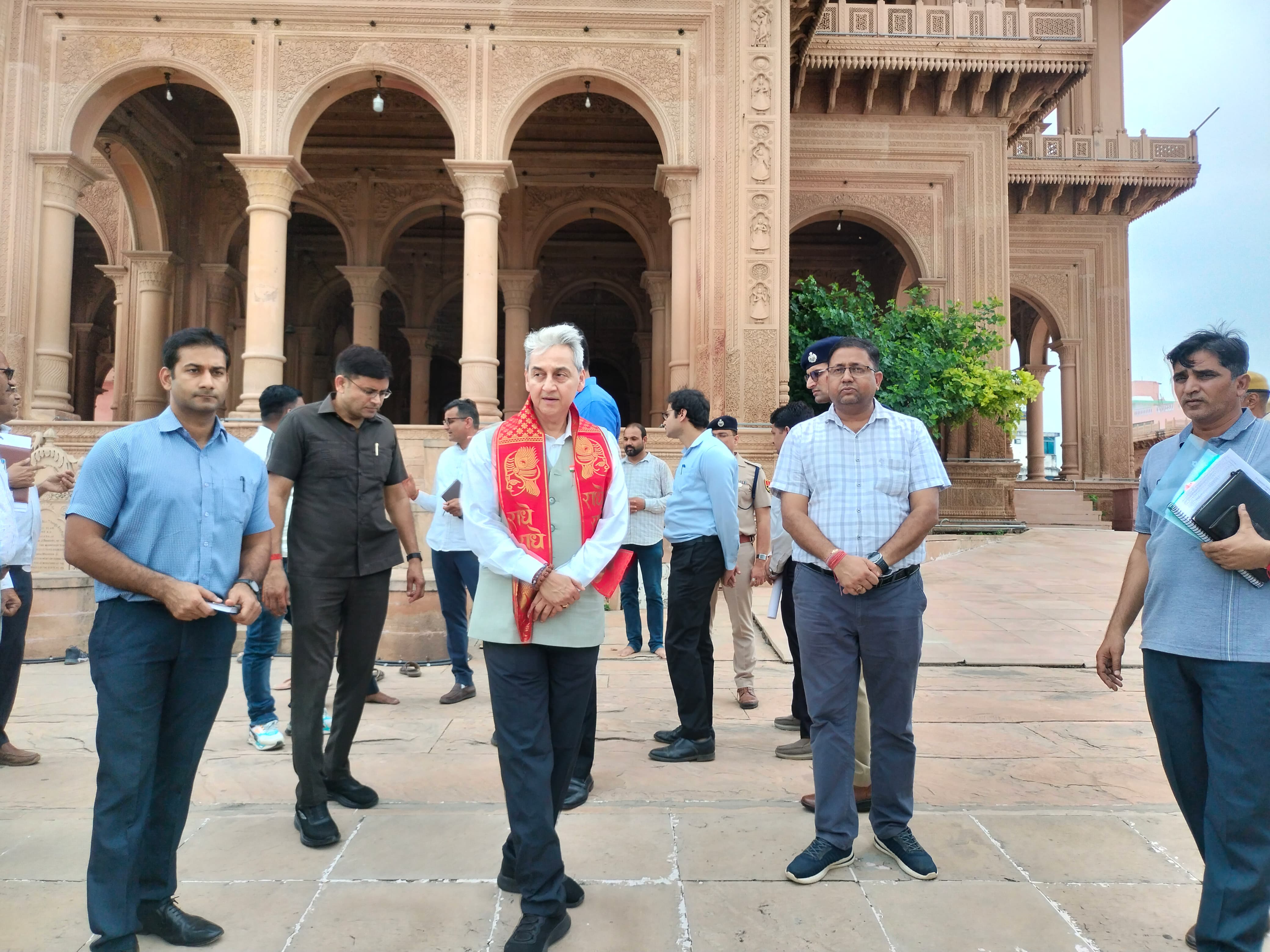 मुख्य सचिव सुधांशु पंत ने गंगा मंदिर का किया निरीक्षण।