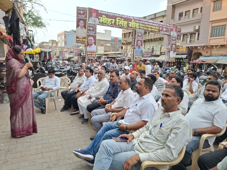 कार्यक्रम में मौजूद कांग्रेस कार्यकर्ता।