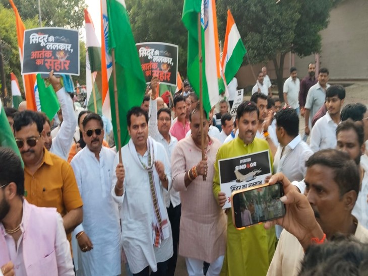 तिरंगा यात्रा धौली प्याऊ मंडल में निकाली गई