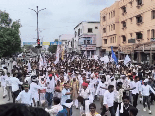 चित्तौड़गढ़ में कलेक्ट्रेट के सामने से निकाली रैली।