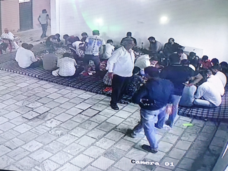 घटना के समय मंदिर परिसर में चढाने की गिनती चल रही थी।