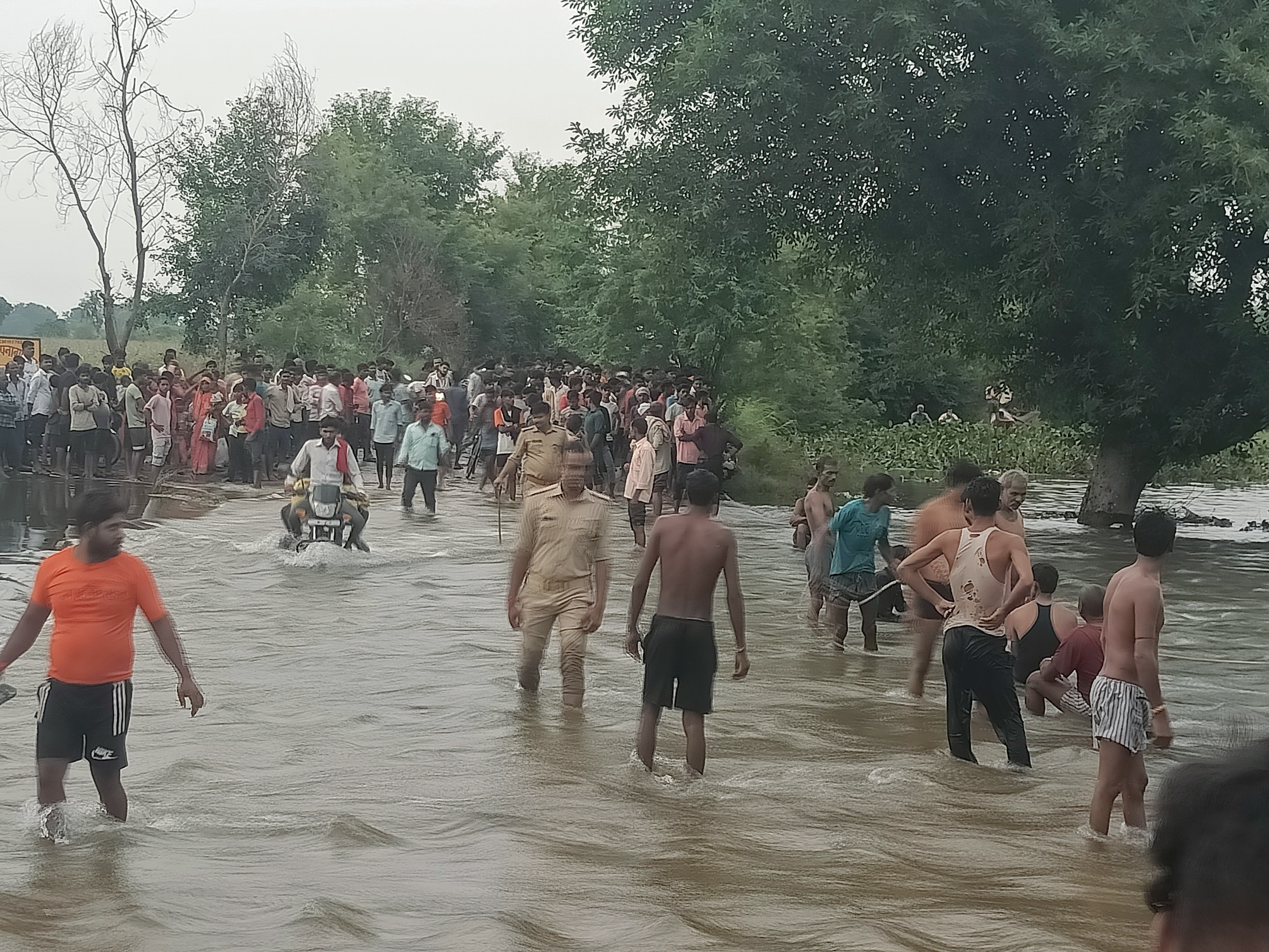 A young man drowned in the old Ganga | बूढ़ी गंगा में डूबा युवक ...