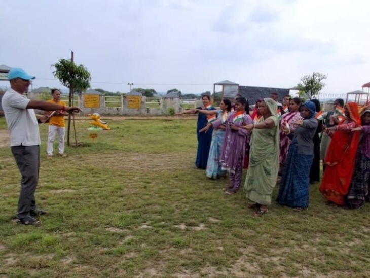 मनरेगा कार्यस्थलों पर श्रमिकों ने भी शपथ ली।