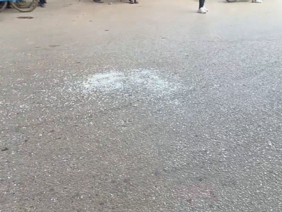 उदयपुर में बच्ची से रेप के बाद माहौल गरमा गया। डबोक थाने के सामने भीड़ ने जमकर तोड़फोड़ की। एहतियातन बड़ी संख्या में पुलिस बल को तैनात किया गया।