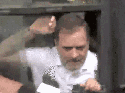 राहुल गांधी ने कहा- यह संविधान को बचाने की लड़ाई है।