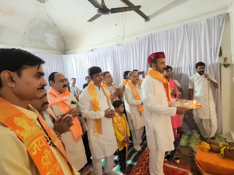 मैहर राजघराने के महाराज ने किया पूजन।