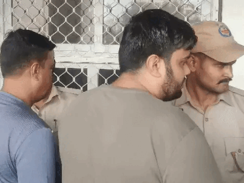 सीएम अशोक गहलोत के PSO राजकुमार यादव और उसके बेटे भरत को SOG में शनिवार को गिरफ्तार किया था।