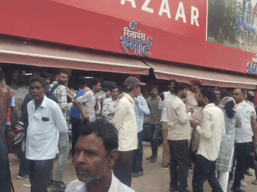 आग लगने के बाद मॉल को एहतियात के तौर पर खाली करवाया गया। साथ ही मॉल की लाइट भी काट दी गई।