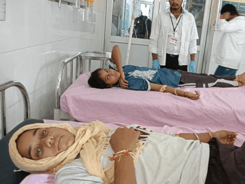 खाना खाने के बाद सो गए थे परिवार वाले। - Dainik Bhaskar