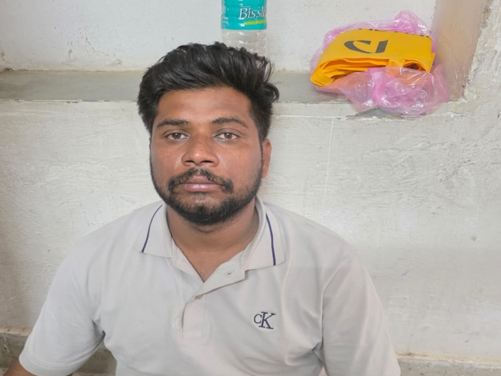पुलिस की गिरफ्त में आरोपी रोहित सैनी। प्रेम प्रसंग के कारण उसकी पत्नी से अनबन रहती थी।